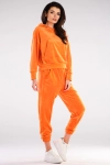 Komplet welurowy w kolorze pomarańczowym; bluza relaxed fit z ściągaczami, spodnie ze ściągaczami i bocznymi kieszeniami; wygodny zestaw casual