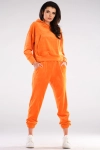 Pomarańczowy dres welurowy; luźna bluza i spodnie jogger; elastyczny, przyjemny w dotyku welur zapewniający komfort na co dzień