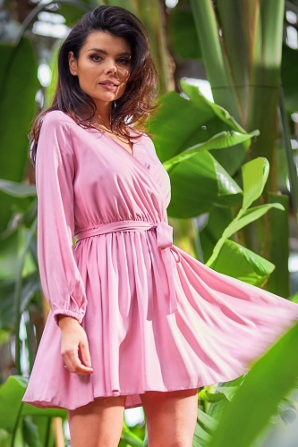 elegancka różowa sukienka na pierwszą komunię świętą długi rękaw.webp