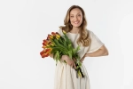 beżowa sukienka lniana midi elegancka na co dzień.webp