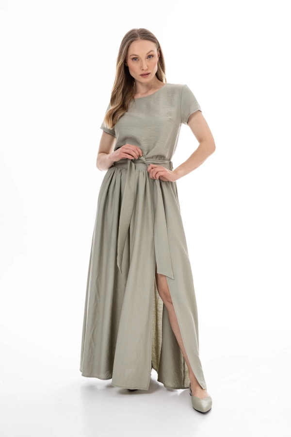 Szałwiowy komplet damski: bluzka z krótkim rękawem i spódnica maxi z rozcięciem