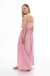 zwiewny różowy komplet na lato spódnica maxi z rozcięciem i top.webp