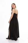 minimalistyczny czarny komplet na lato spódnica maxi i top na ramiączkach.webp