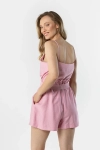 różowy komplet na lato top na cienkich ramiączkach i krótkie spodenki z wiązaniem w talii.webp