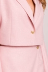 modny komplet damski z krótką marynarką brzoskwiniowy.webp