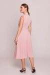 elegancka sukienka do pracy bez rękawów.webp
