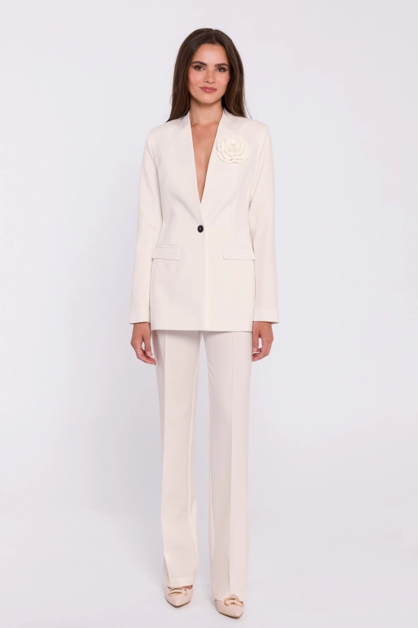 Garnitur damski ivory na komunię z długą marynarką i prostymi spodniami