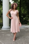 Elegancka sukienka z długim rękawem róż.webp