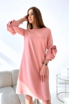 Prosta sukienka przed kolano z aplikacjami puder.webp