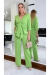 Stylowy komplet z bluzką typu peplum i eleganckimi spodniami zielony.webp