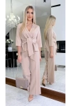 Elegancki komplet damski z kopertową bluzką i prostymi spodniami bez.webp