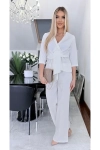 Stylowy komplet z bluzką typu peplum i eleganckimi spodniami bialy.webp
