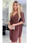 Elegancka sukienka kopertowa z brokatową górą. braz.webp