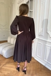 Elegancka sukienka midi z kopertowym dekoltem. brąz.webp