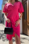 Dopasowana sukienka na wesele z kopertowym dekoltem. malina.webp