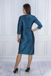 Elegancka sukienka satynowa z kopertowym dekoltem. niebieska.webp