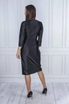 Elegancka sukienka z kopertowym fasonem. czarna.webp