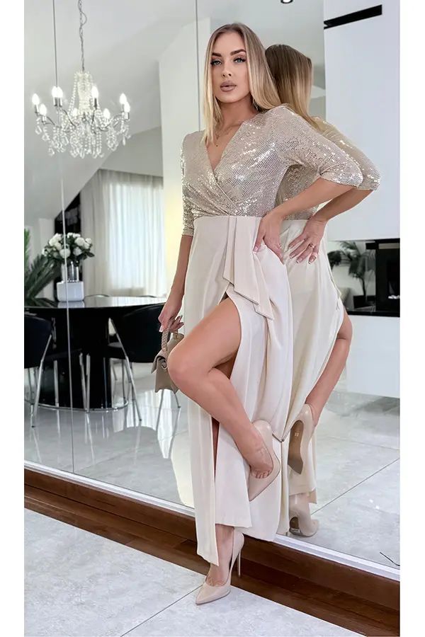 Elegancka sukienka maxi z cekinową górą i kopertowym dekoltem