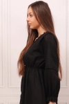 Elegancka sukienka z ozdobnymi rękawami czarna.webp