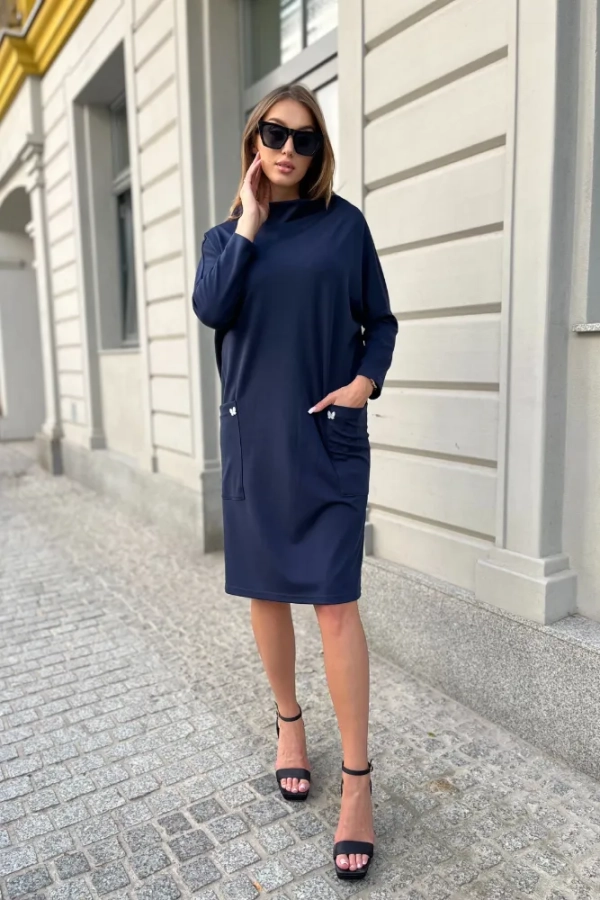 Sukienka midi z kieszeniami i rękawem oversize