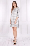 Elegancka sukienka przed kolano o rozkloszowanym fasonie krata.webp