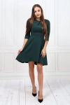 Elegancka sukienka przed kolano o rozkloszowanym fasonie zielona.webp