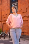 Luźna bluzka damska z dekoltem V i mankietami pudrowa.webp