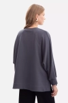 Szara bluza o minimalistycznym kroju z szerokimi rękawami.webp