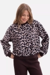 Bluza damska z długim rękawem i wzorem animal print.webp