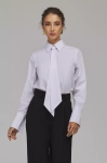 Elegancka koszula z szeroką szarfą przy dekolcie.webp