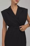 Elegancka sukienka damska midi o kroju marynarki.webp