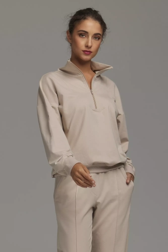 Bluza damska z szerokim ściągaczem u dołu.webp