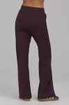 Minimalistyczne spodnie damskie w stylu casual.webp