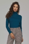 Minimalistyczna bluzka damska z półgolfem.webp