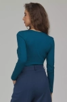 Bluzka kopertowa damska do eleganckich stylizacji.webp